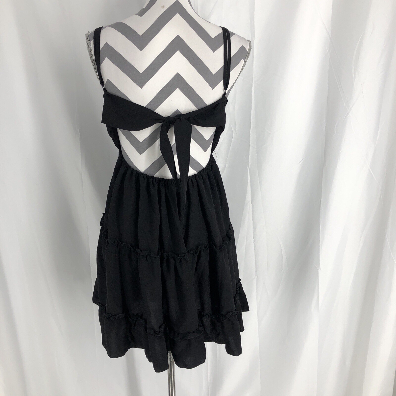 Juniors Medium Dress Black Sleeveless Tie Back Sweetheart Knee Length