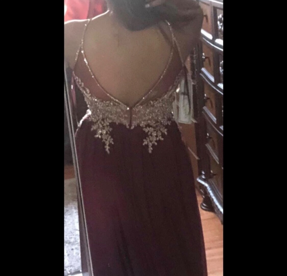 Brand New Elegant Dress: Size 5/6. Can be worn for receptions/prom/bridesmaids