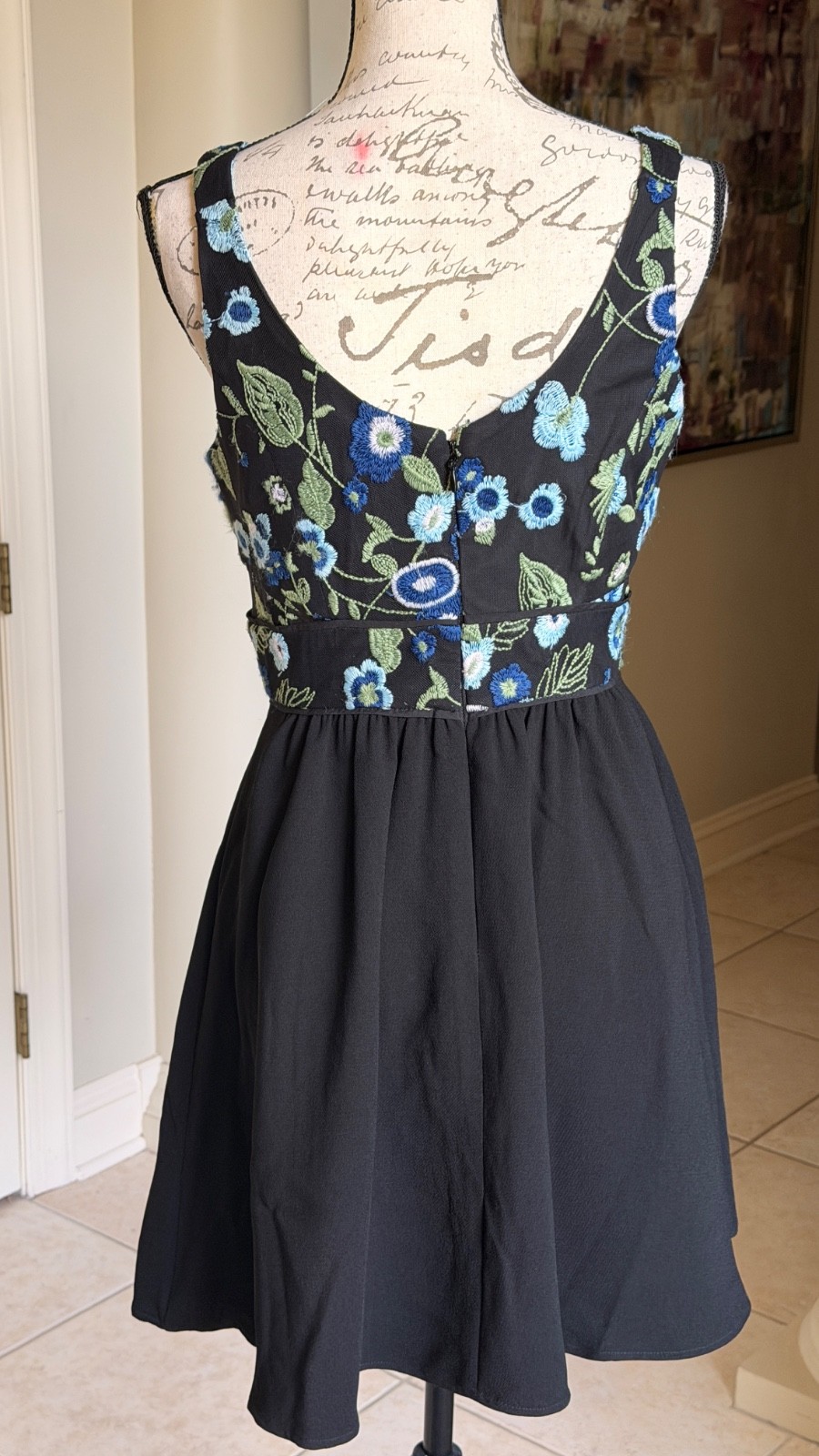 BCBGeneration Black Floral Embroidered Sleeveless Fit & Flare Dress NWT Size 6