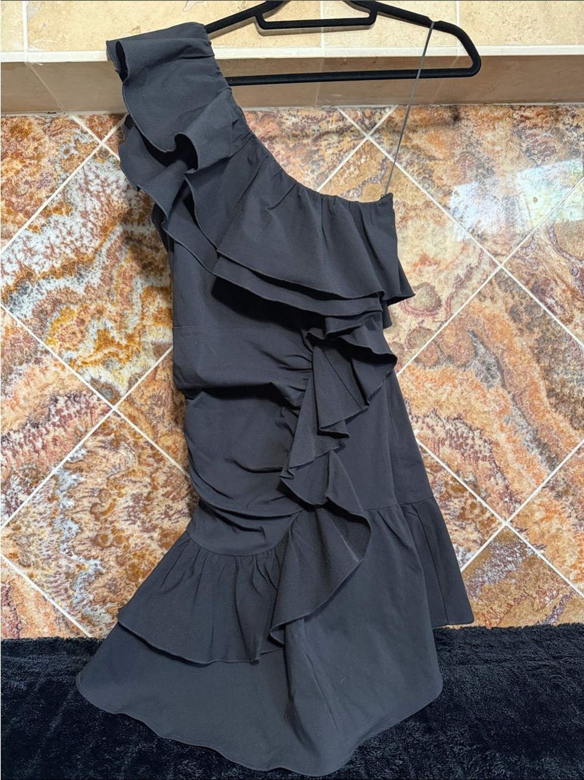Jewel Badgley Mischka Florence Ruffle One Shoulder Black Dress Size 8