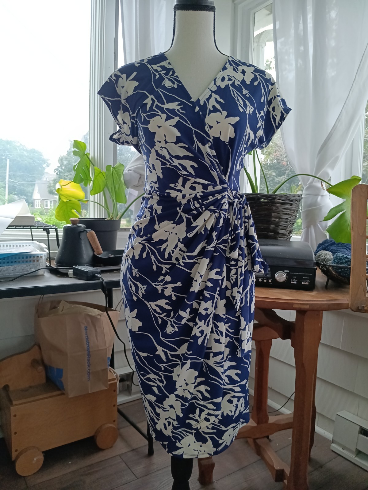 Maggy London Floral Print Navy Blue Wrap Dress Size 2