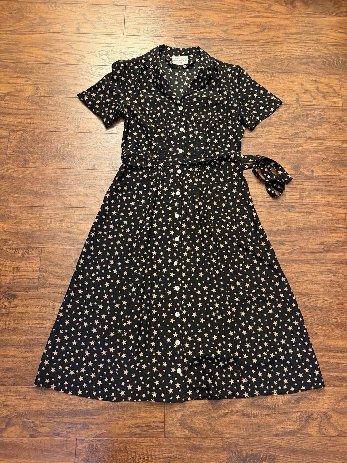 HVN star print button down midi dress size 8? 100% Silk Tie Belt