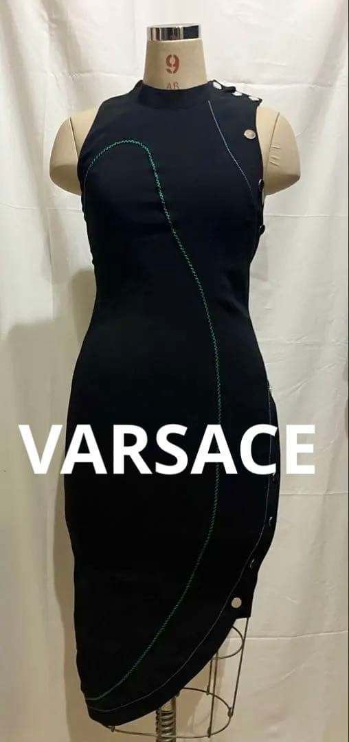 USED VERSACE SLEEVELESS DRESS, SIZE 42, BLACK. TAG MISSING. ACCEPTABLE