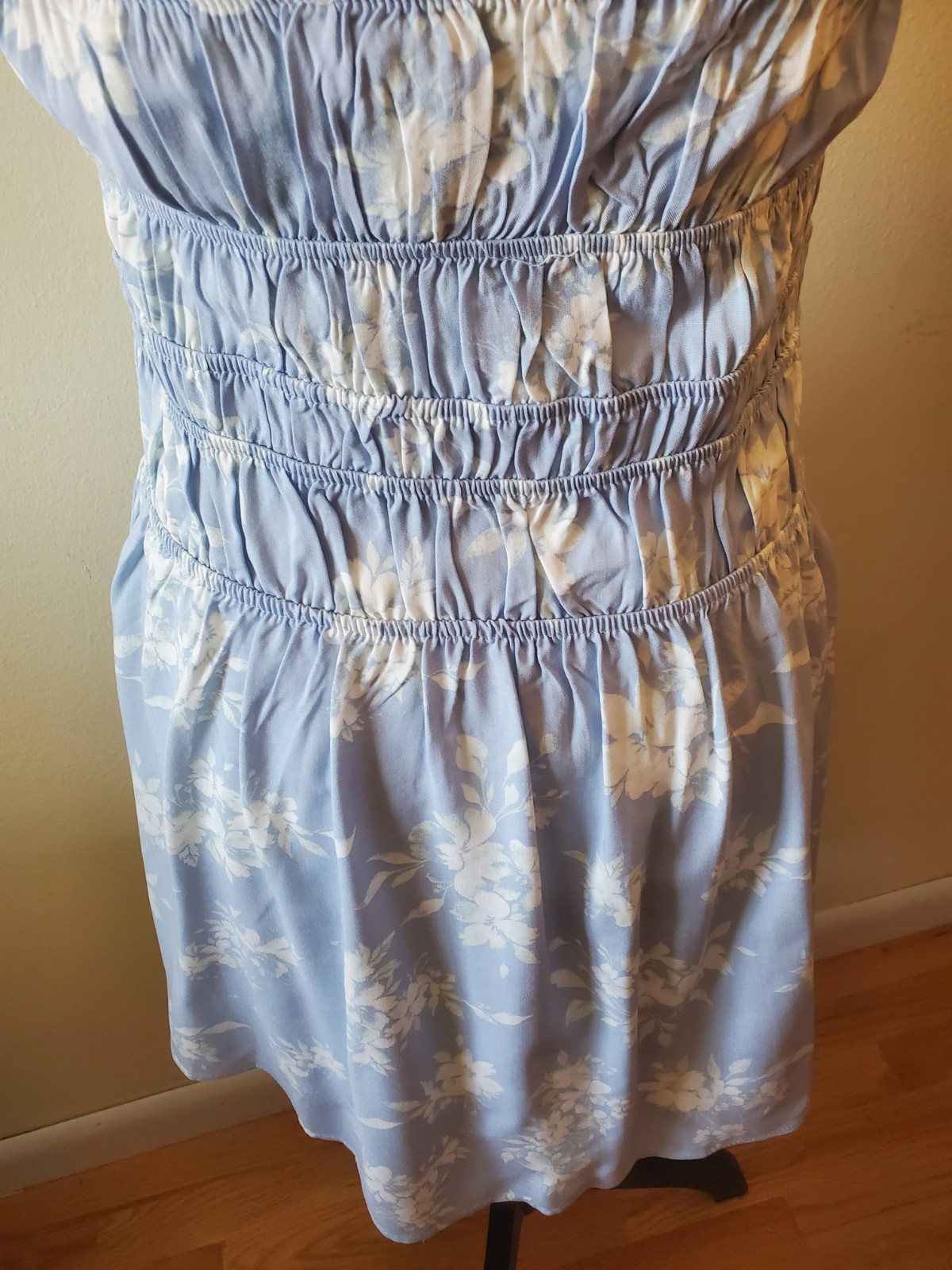 Hippie Rose Junior’s L Smocked Button-front Dress Sweatheart Neck Floral Blue