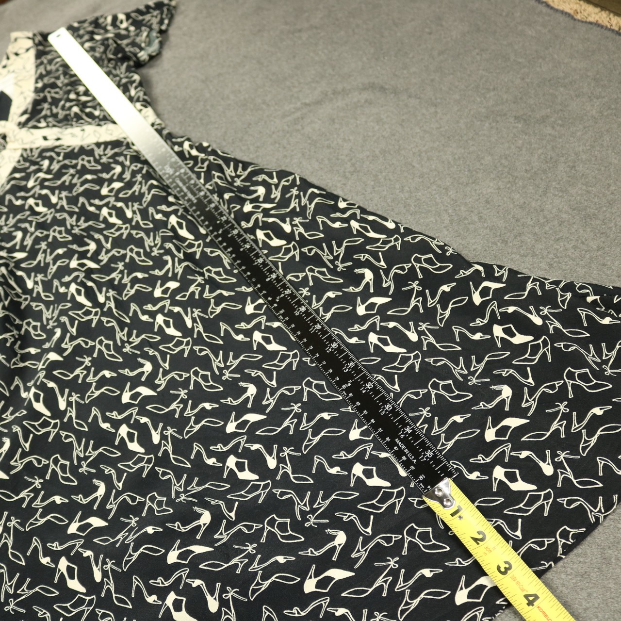 Liz Claiborne Shoes Print V-Neck Knee-Length Dress Short Sleeve Black & White 6