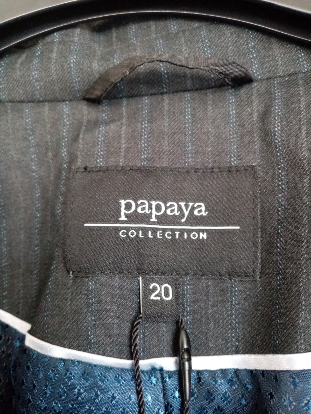 WOMEN STRIPPED 2 PIECE OFFICE TROUSERS SUIT JACKET.. BNWT SIZE 18/20