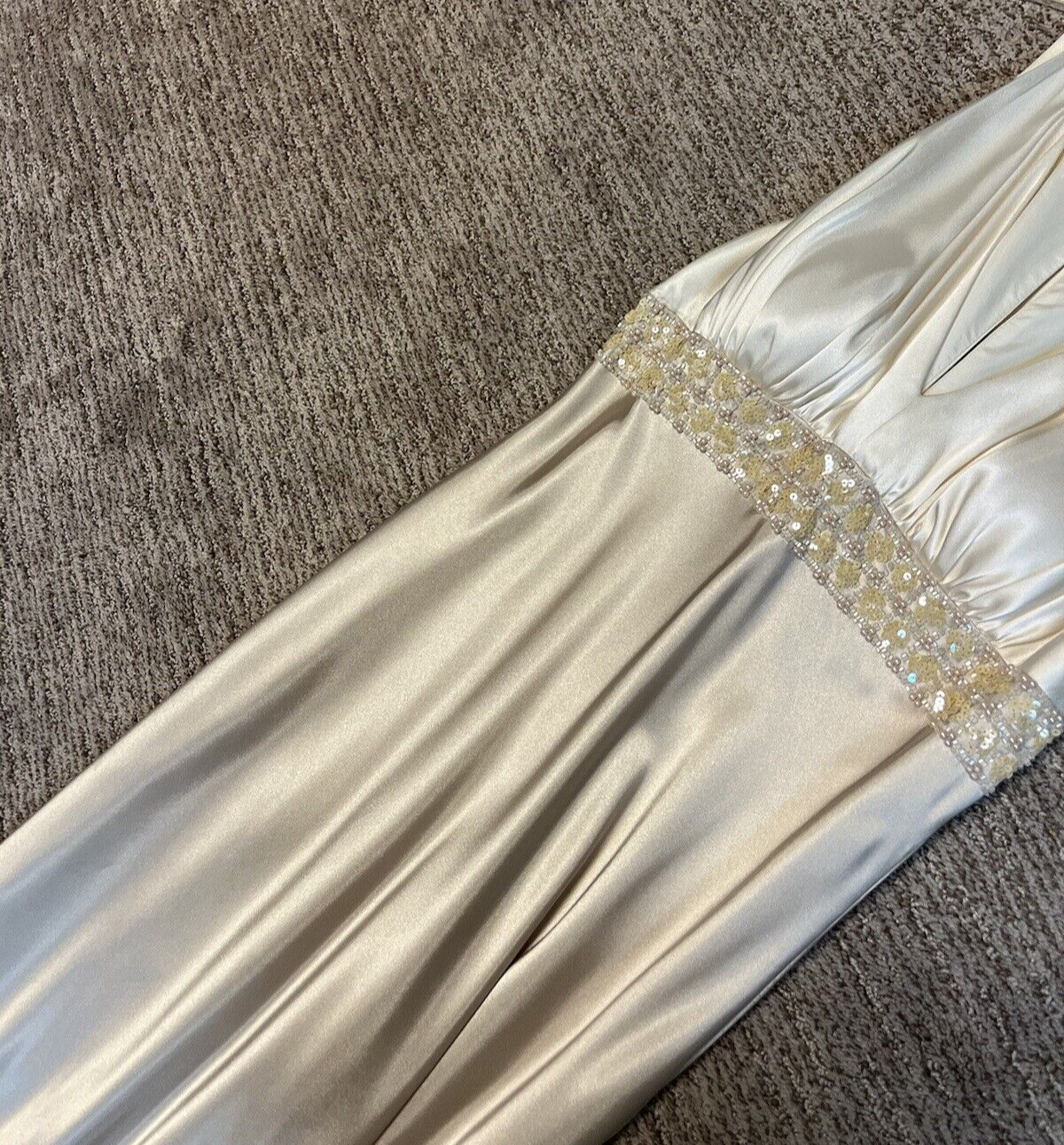 US BOTIQUE GOWN SIZE 10 GOLD
