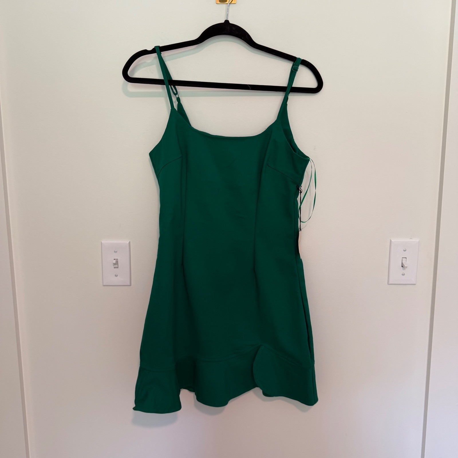 Superdown Emerald Green Ruffle Hem Mini Dress Adjustable Straps Size M NWT