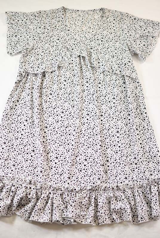 women’s causal summer dress size medium white & black flutter sleeves pull-on