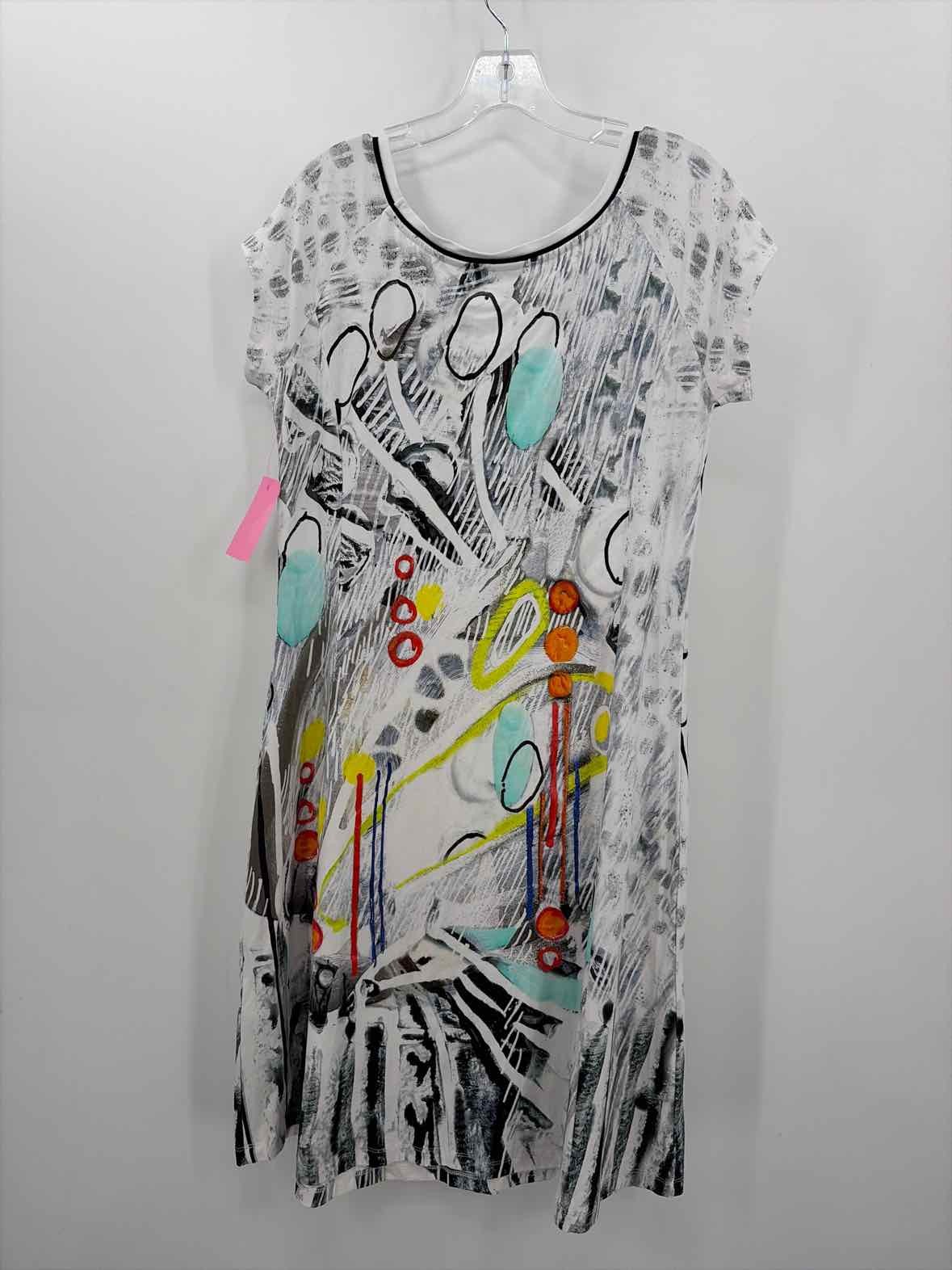 Simply Art by Dolcezza White Size Medium Knee Length Short Sleeve Dress