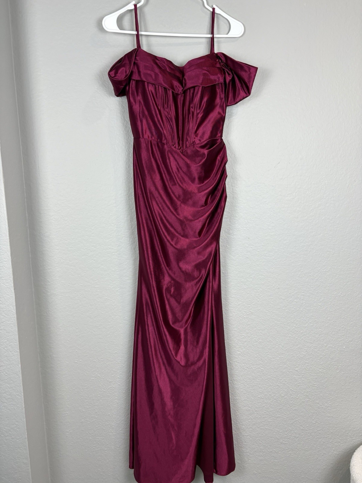 STACEES Mermaid Off the Shoulder Satin Corset Slit Dress Burgundy – Size 0