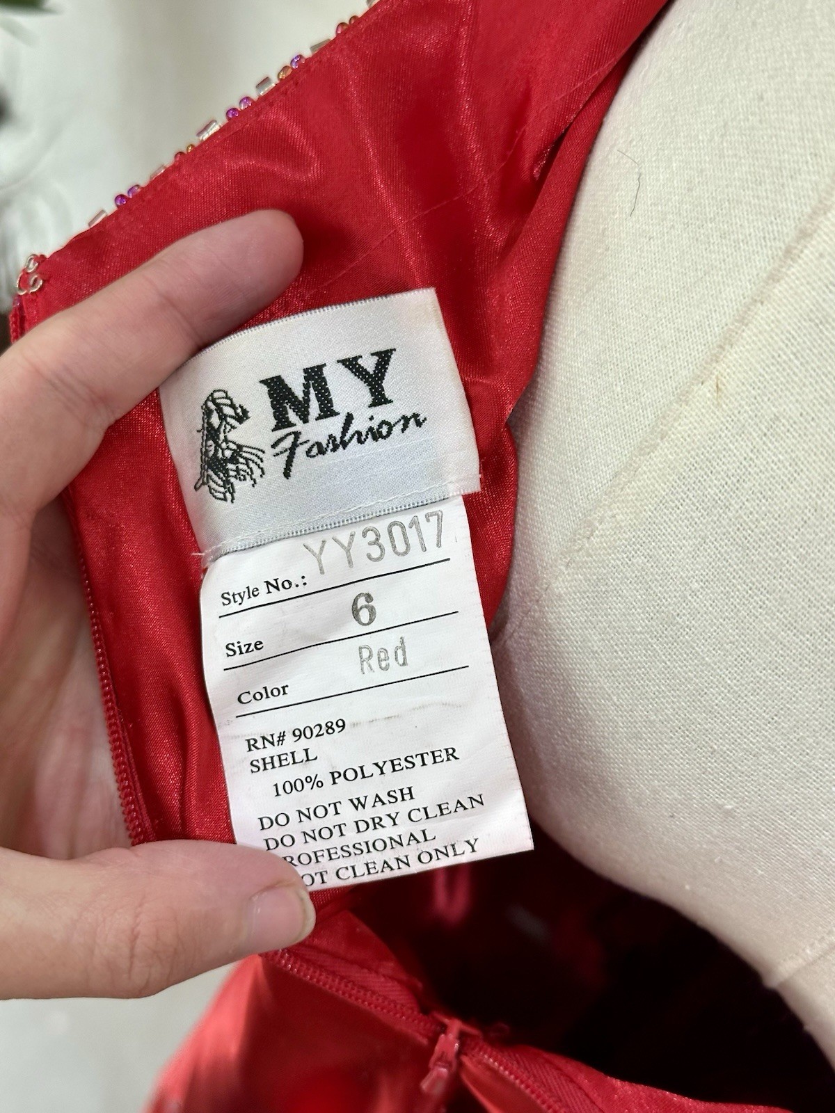 Stunning Vintage Satén Red Evening Gown by My Fashion – Size 6