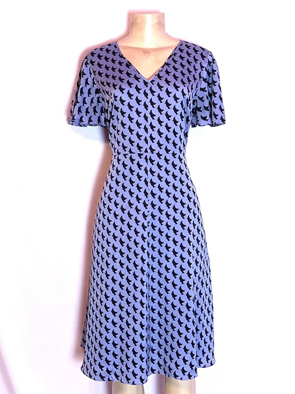 NORDSTROM SIGNATURE LIGHT BLUE W/NAVY BLUE PRINT SHORT SLEEVE SILK DRESS