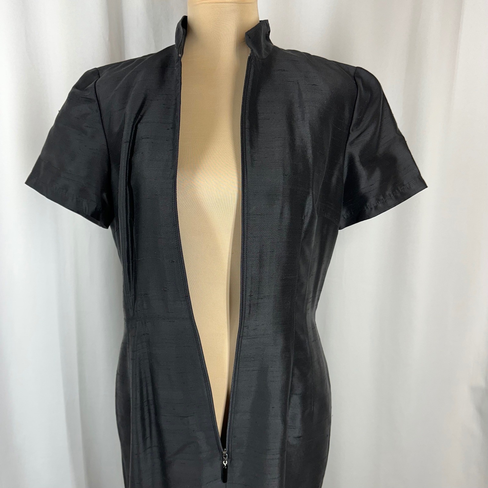 Dana Buchman Size 8 Black Silk Mandarin Collar Zip Sheath Dress