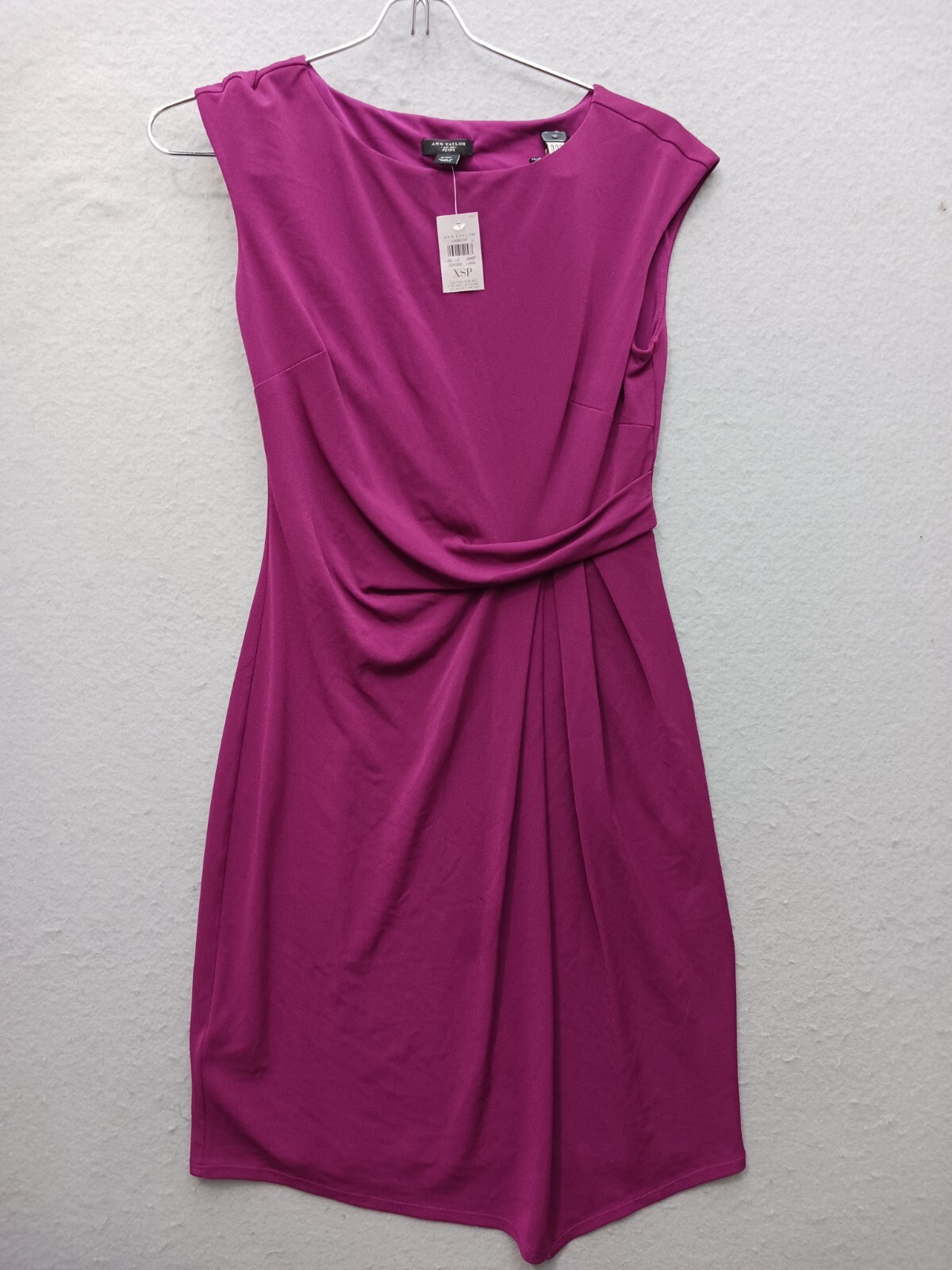 Ann Taylor Women’s Sheath Knee Length XSP Magenta Solid Sleeveless Pro Stylish