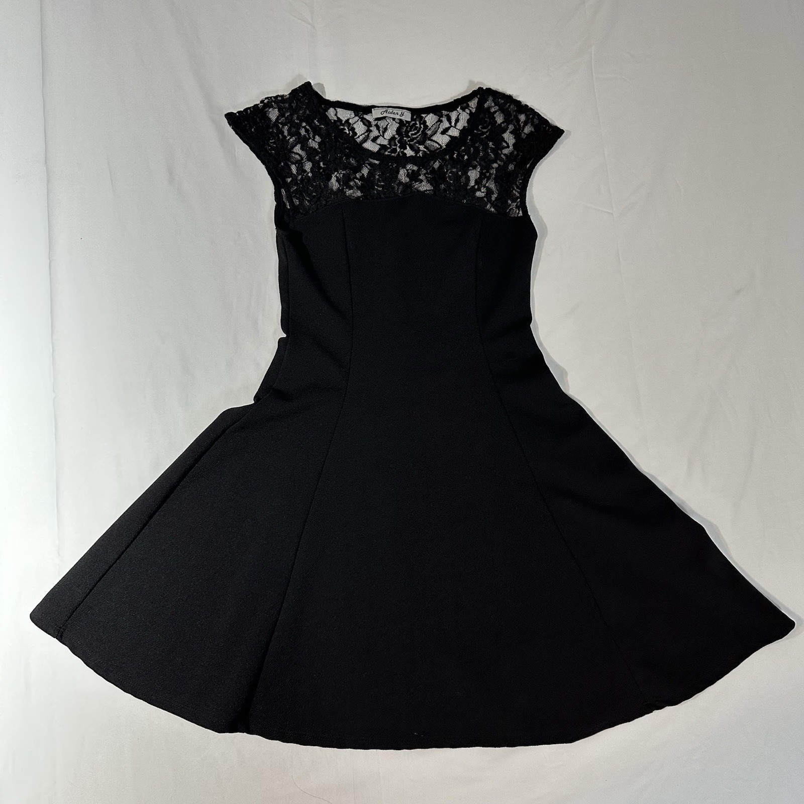 Aiden Y Black Lace Fit & Flare Dress Medium Skater Cap Sleeve USA