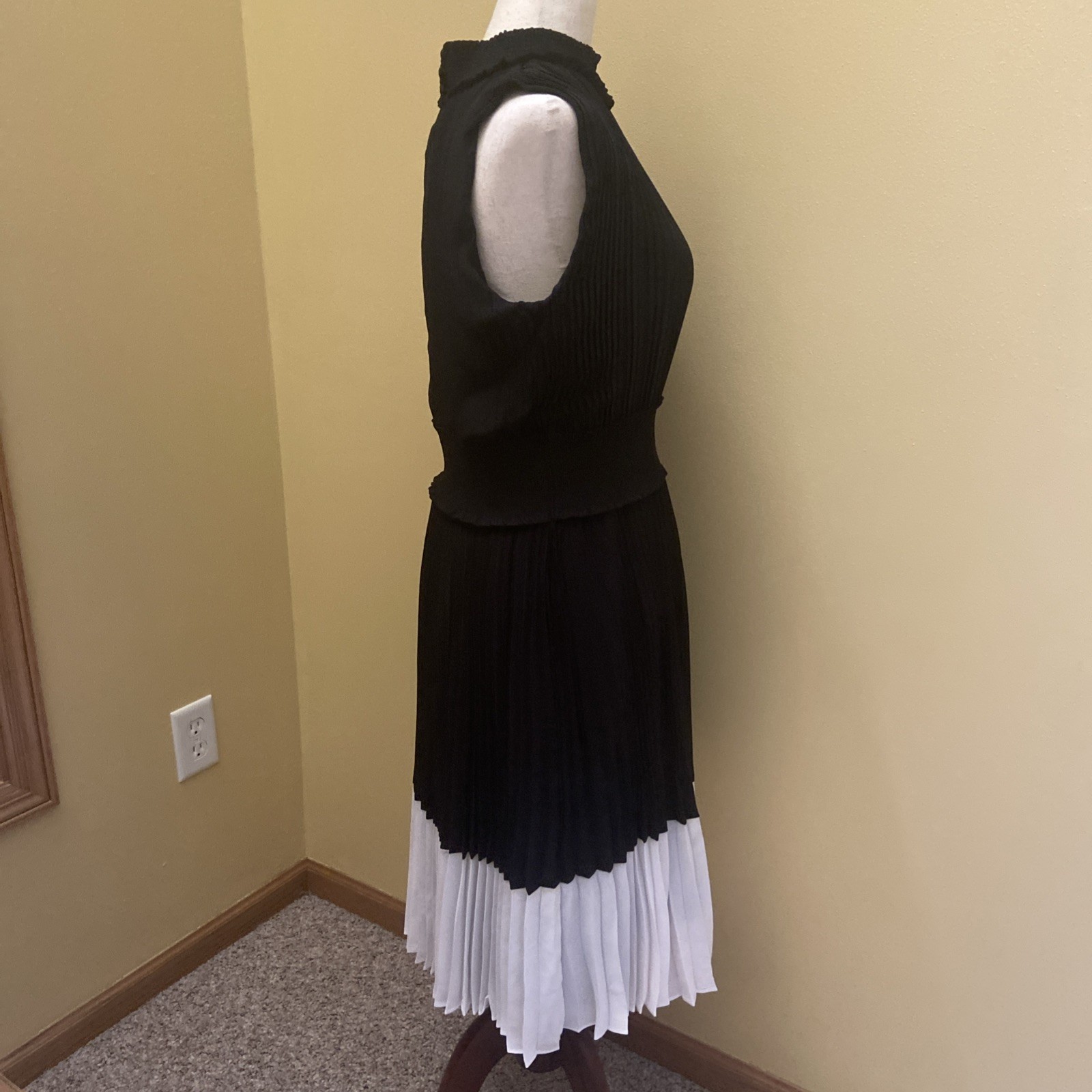 Nanette Lepore Black and white size 12 High Neck Pleated Dress NWT Org $ 148