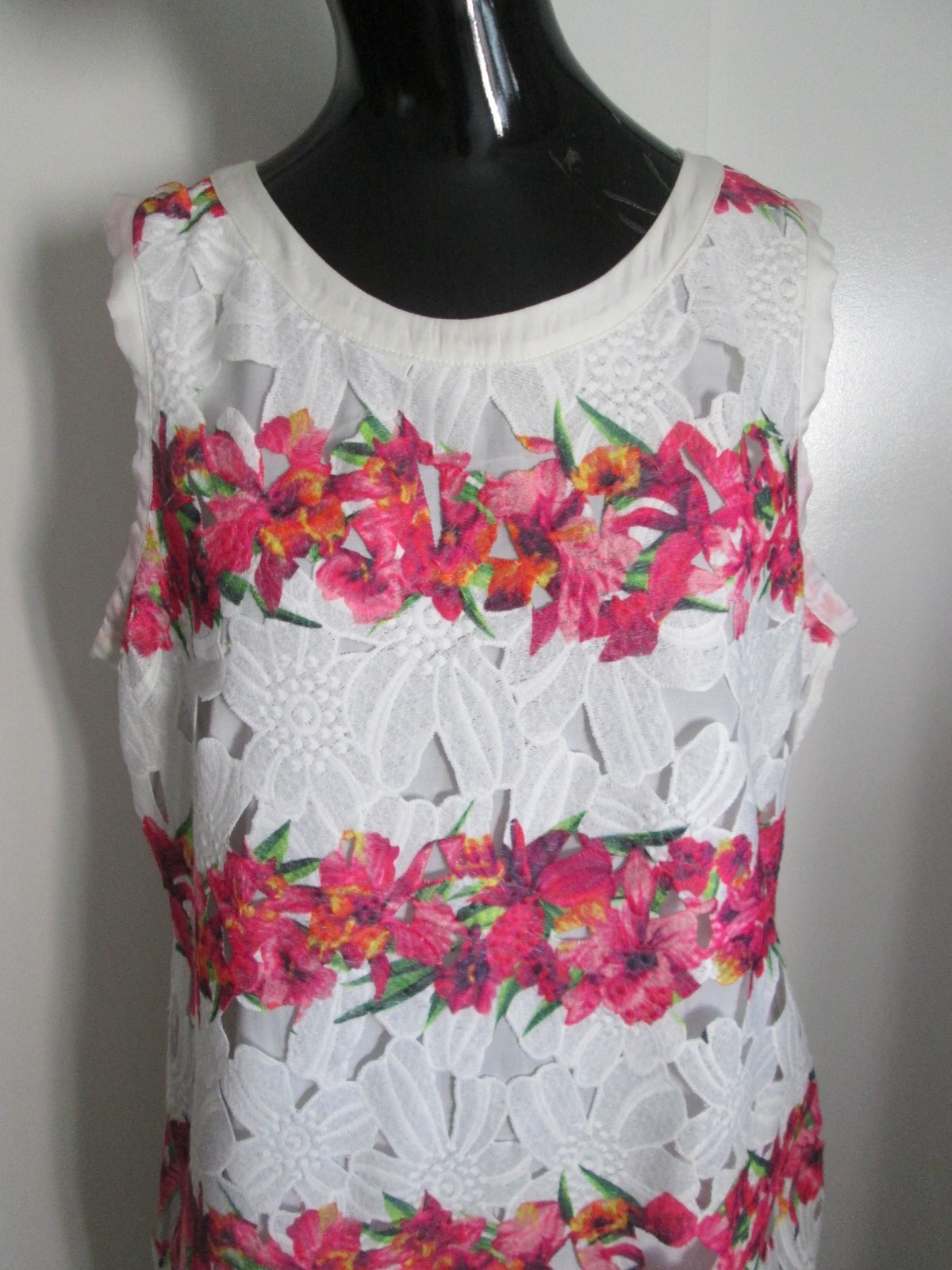 NWT Neiman Marcus Size L Cut-Out Lined Lace Floral Sheath Dress $240