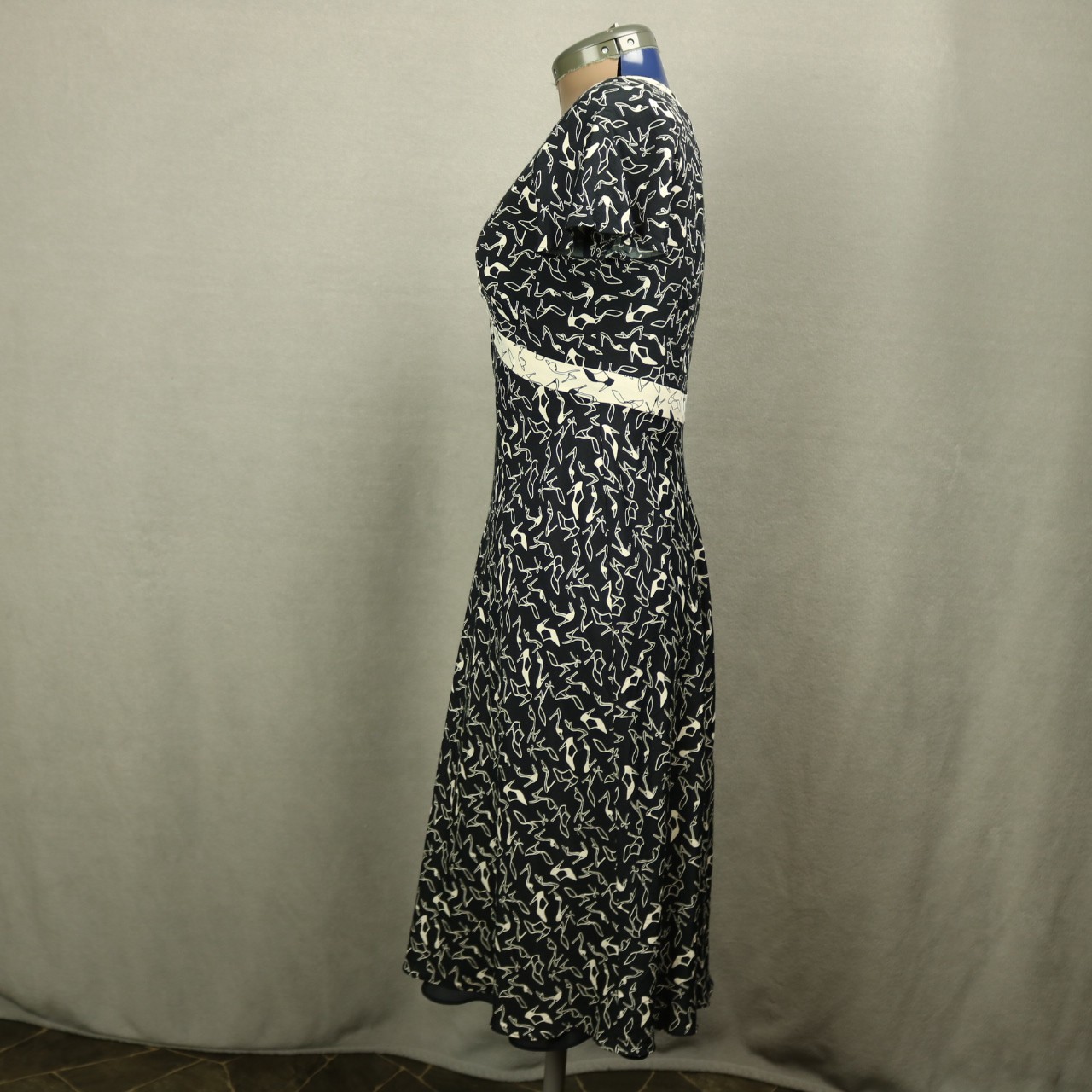 Liz Claiborne Shoes Print V-Neck Knee-Length Dress Short Sleeve Black & White 6