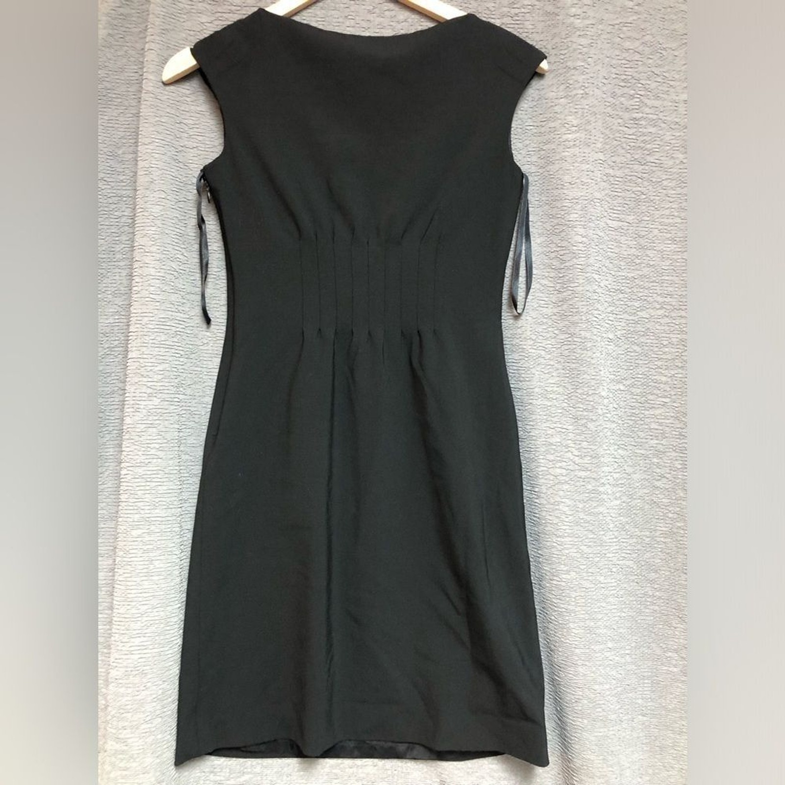 Ann Taylor petites 0P black sleeveless dress with pleats at waist