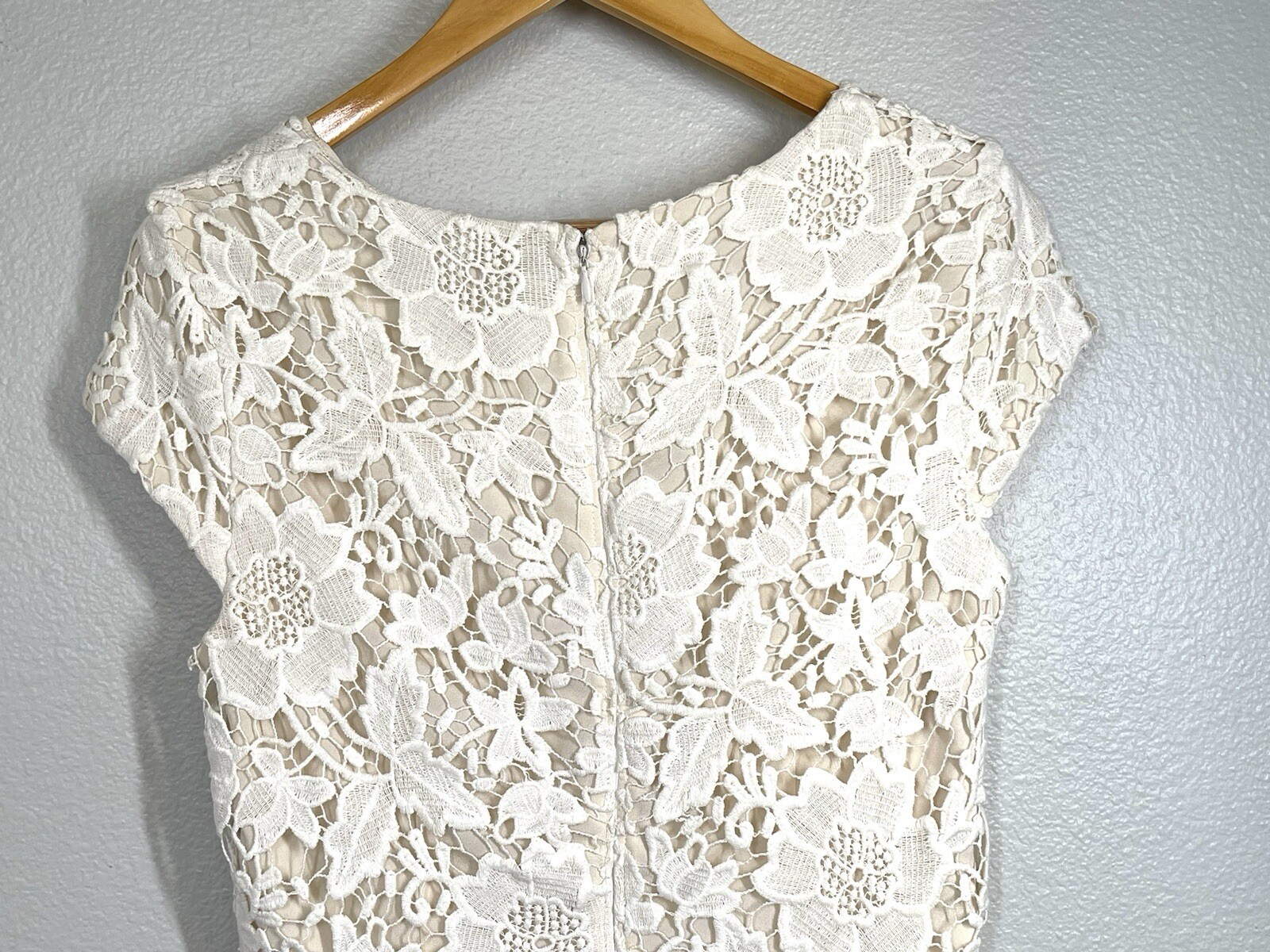 Luxology Lace Off-White Dress Romantic Elegant Womens Sz 8 Wedding Shower Church