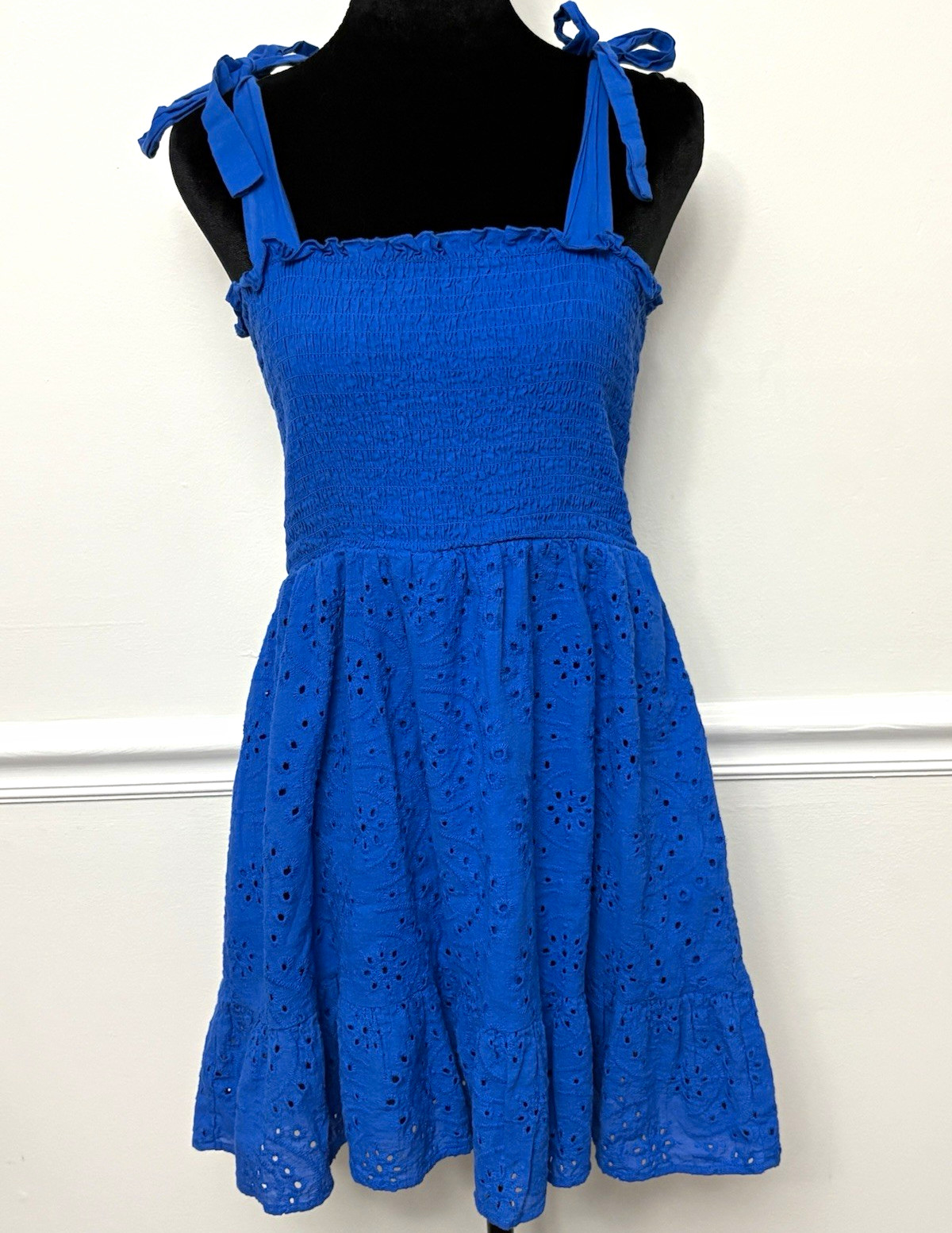 mi ami for francesca’s Women’s L Blue Smocked Eyelet Lace Tie-Strap Sundress