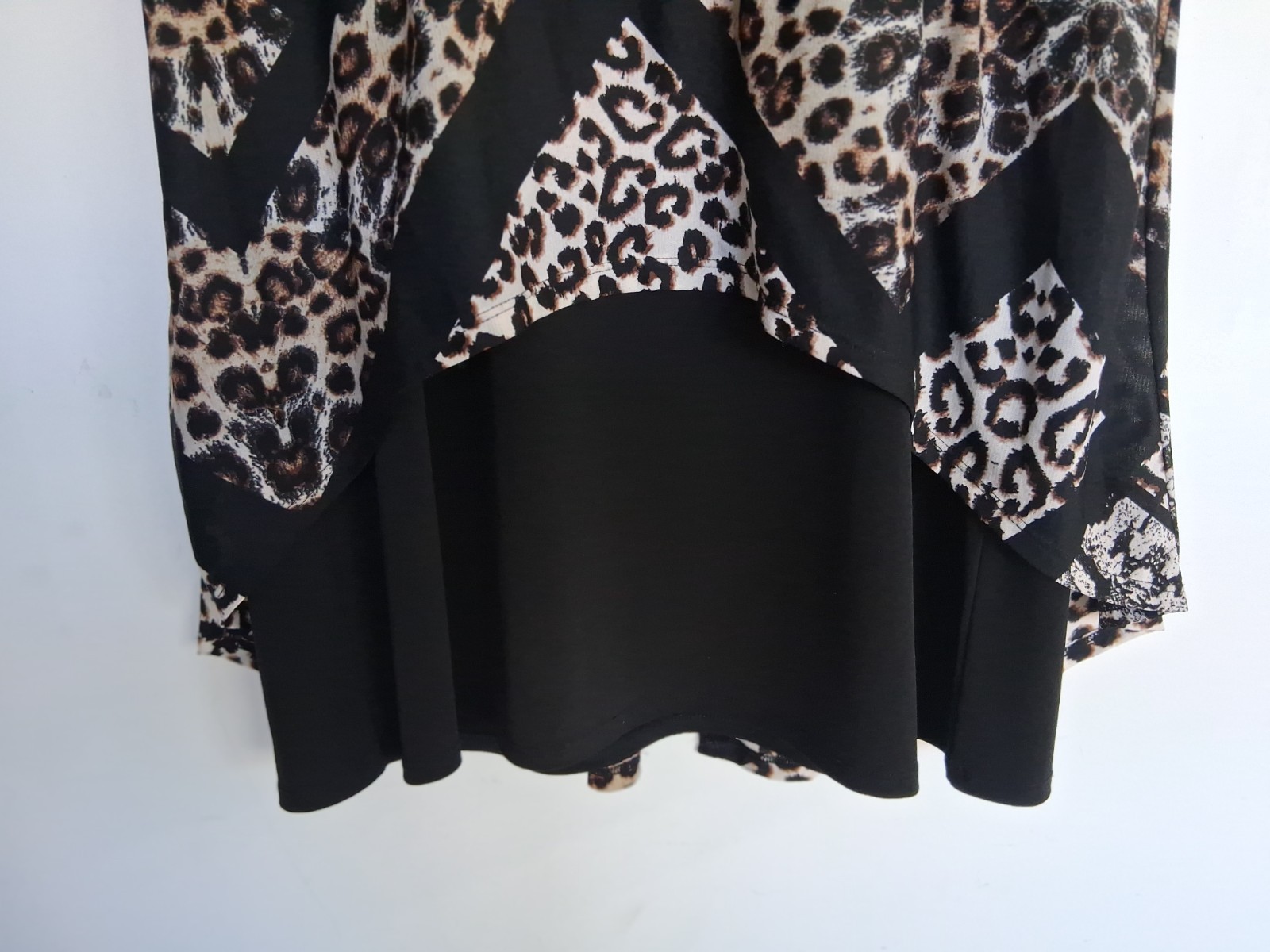 Size M black white brown knee length dress, pattern over sheath. Excellent cond