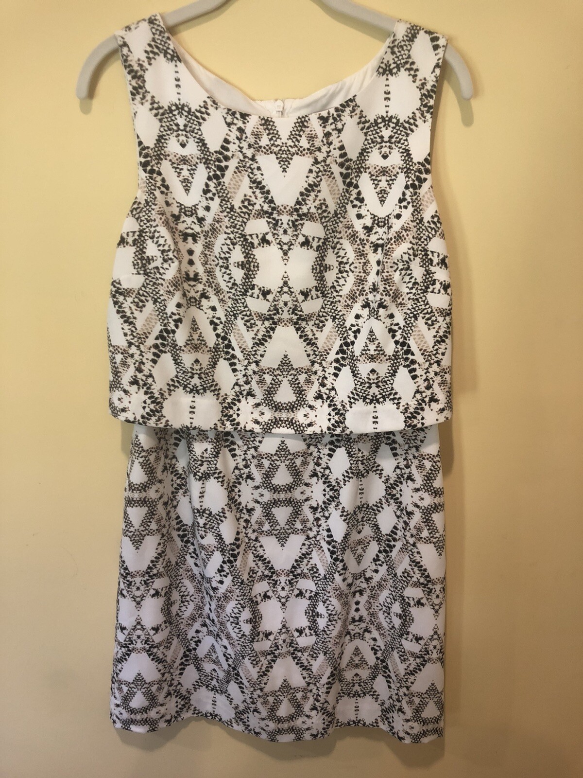 Banana Republic Women’s Dress Size 8 Black Brown White 2 Zippers Sleeveless Cute