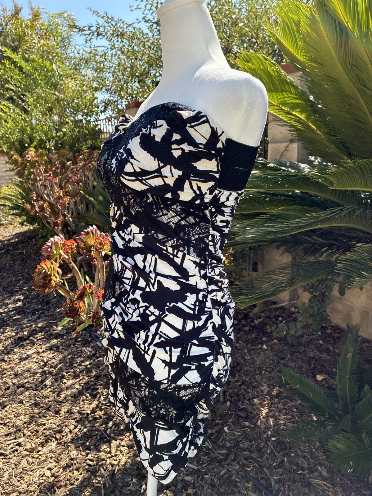 Women’s Strapless Mini Black & White Design Dress Size Small By Love Culture
