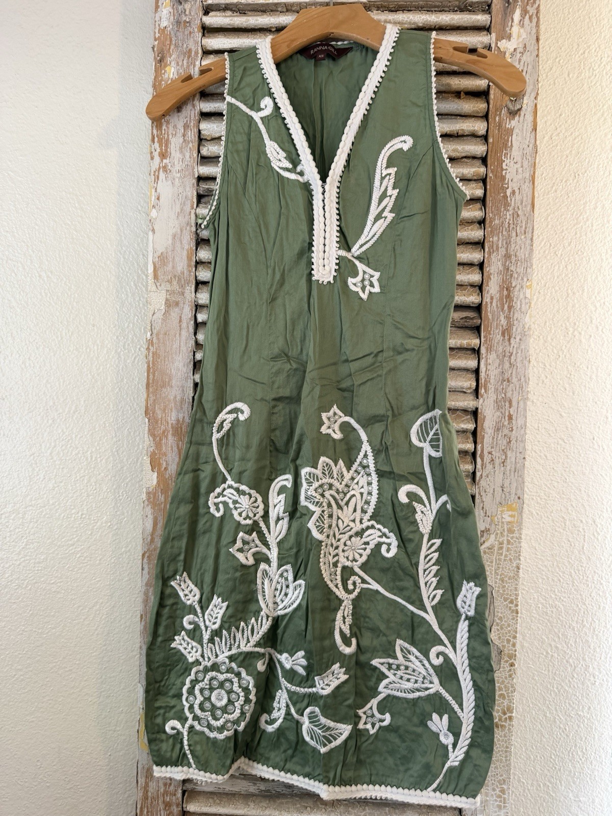 A2 Anthropologie Ranna Gill Green Embroidered Sleeveless Summer Dress Sz XS