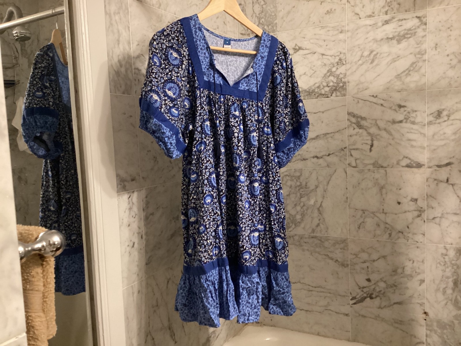 Old Navy Blue Floral Boho Dress Womens M Short Sleeve Ruffle Hem Cottagecore