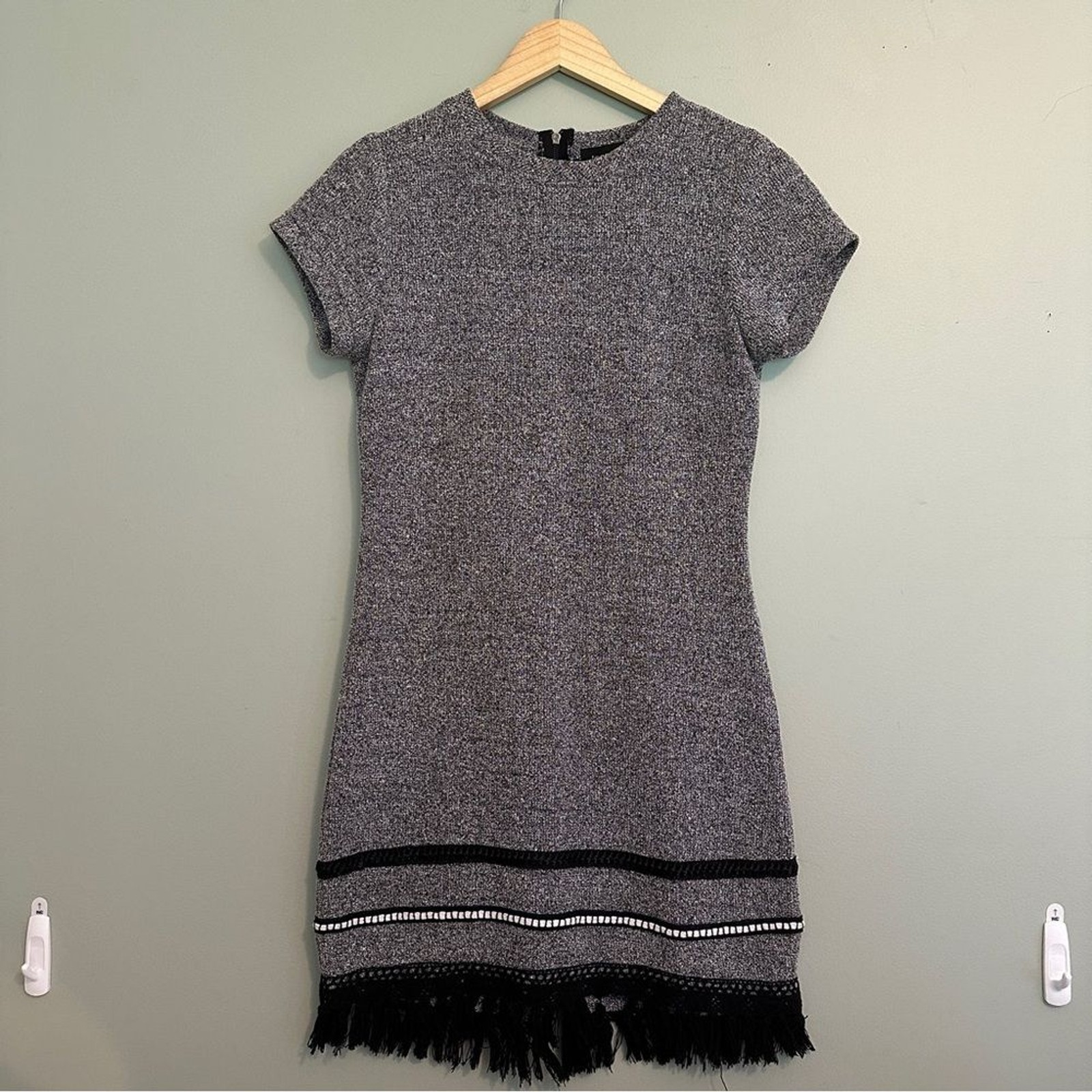 Teeze Me Shift Dress Womens Grey Black Textured Knit Fringe Hem Short Sleeve