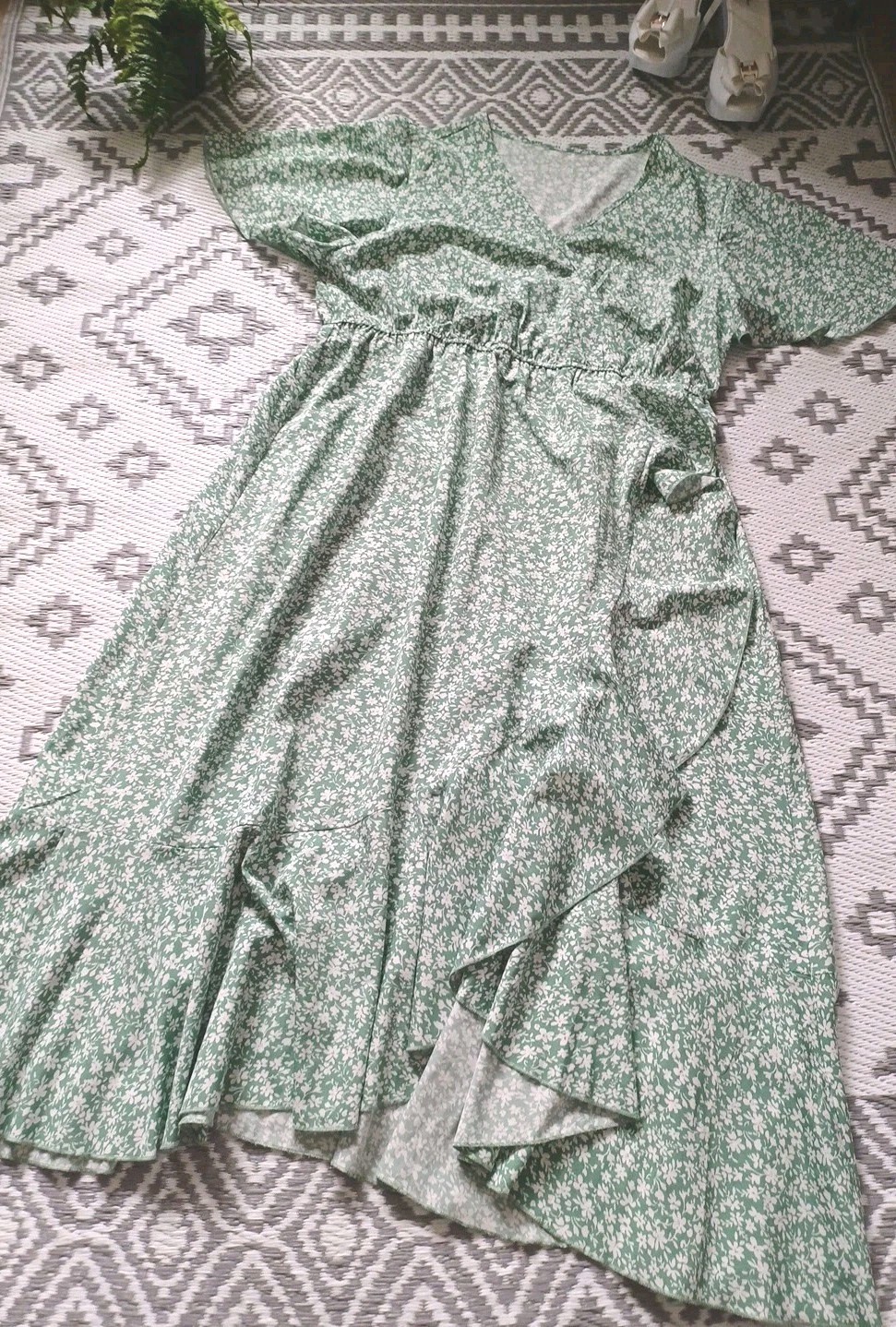 Pretty green white Floral Ruffle Waterfall Floaty 👗 Dress 1XL 2XL Curve 18 20