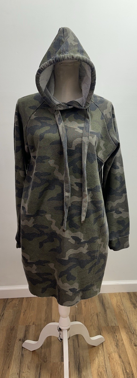 Almost Famous Camo Hoodie Dress Size XL Hooded Long Sleeves Comfy Casual Green
