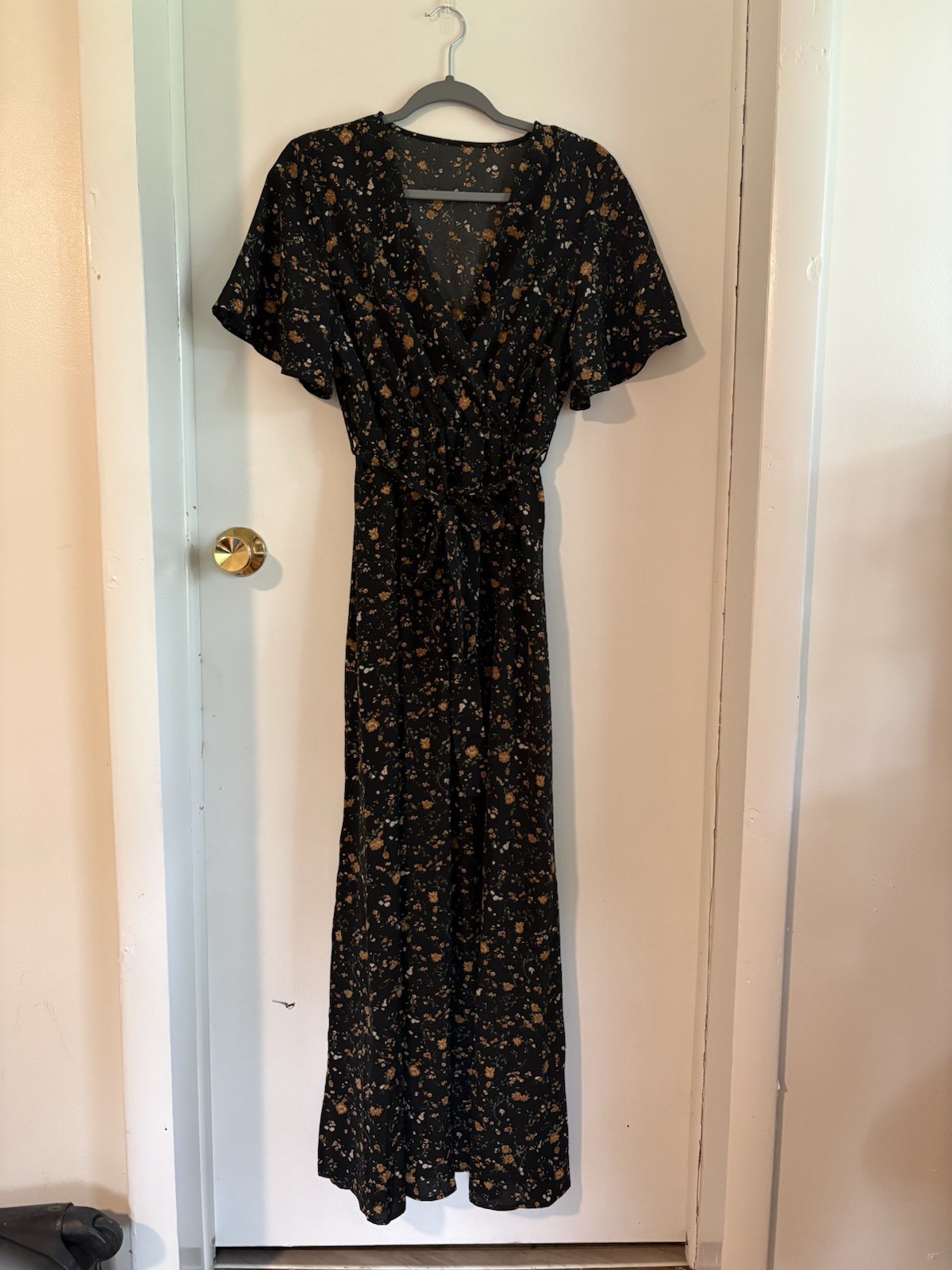 Black Floral Maxi Dress M V-Neck Short Sleeve Belted Tie Waist Woven