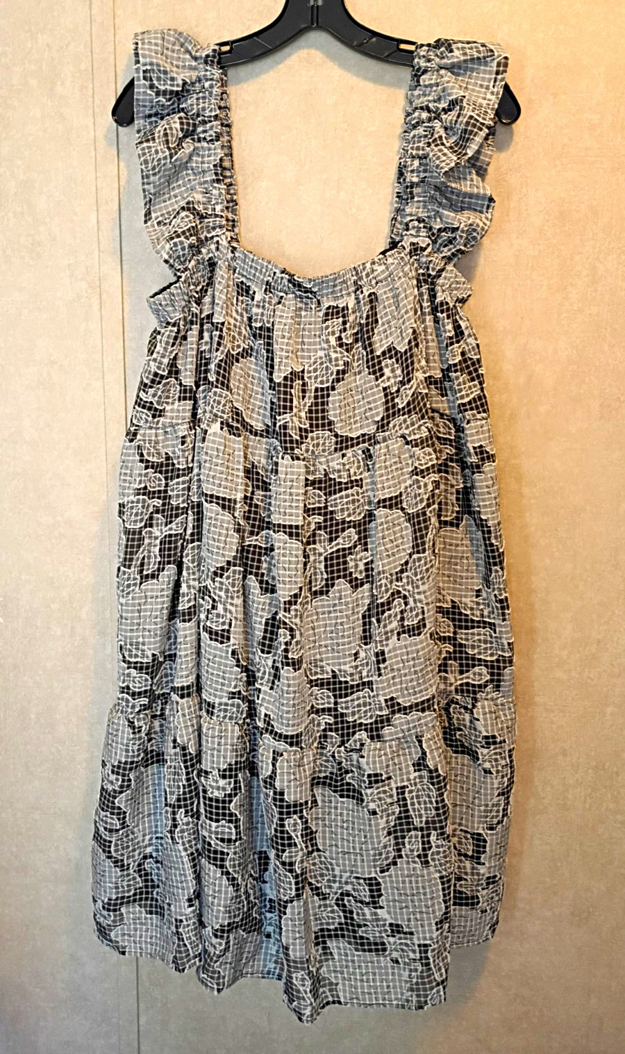 Crown & Ivy Womens Dress Size XL Black White Floral Smocked Ruffle Midi