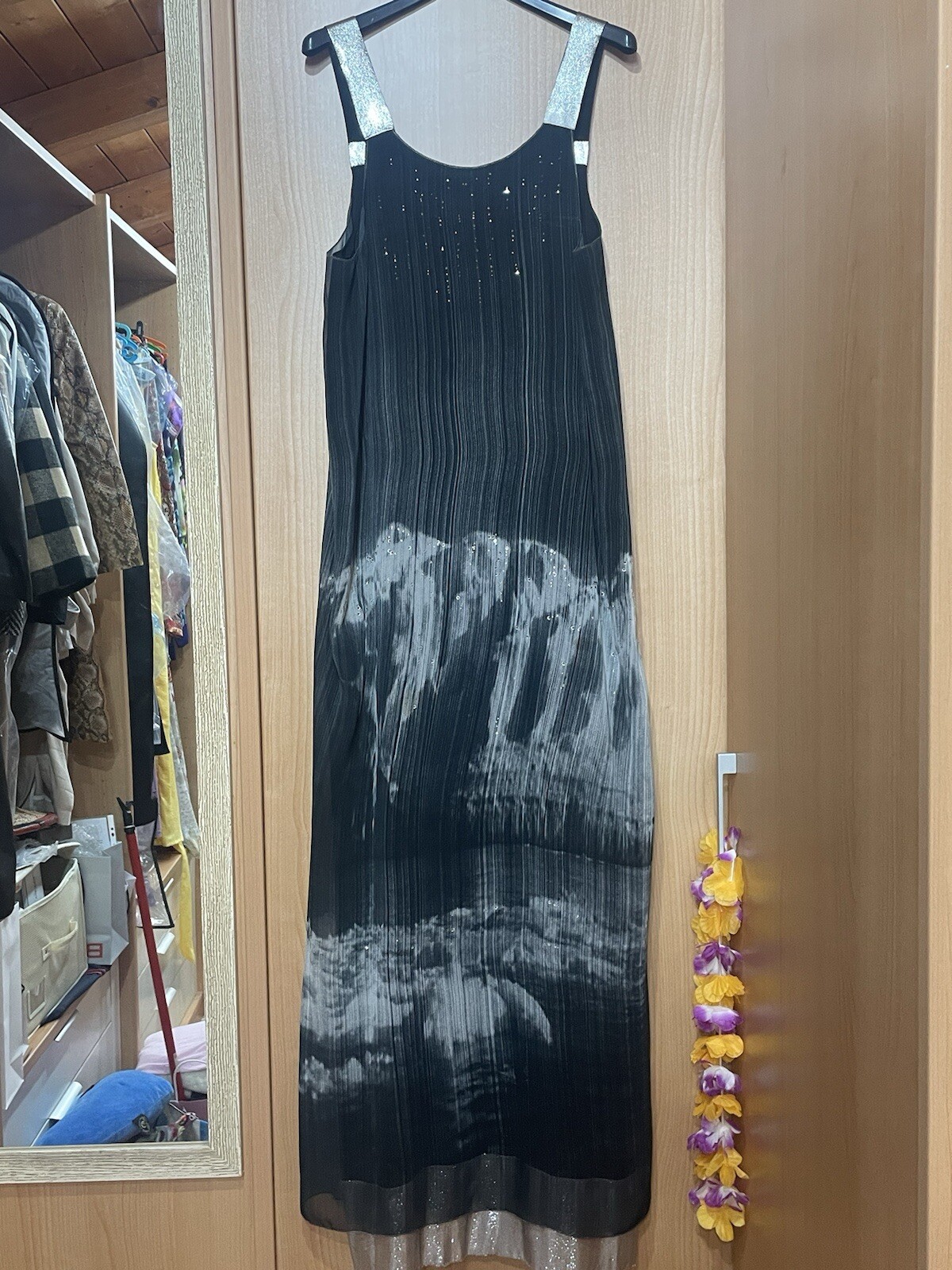 ROZAE NICHOLS GREY/SILVER GRADIENT LONG DRESS SIZE M RHINESTONE DRESS