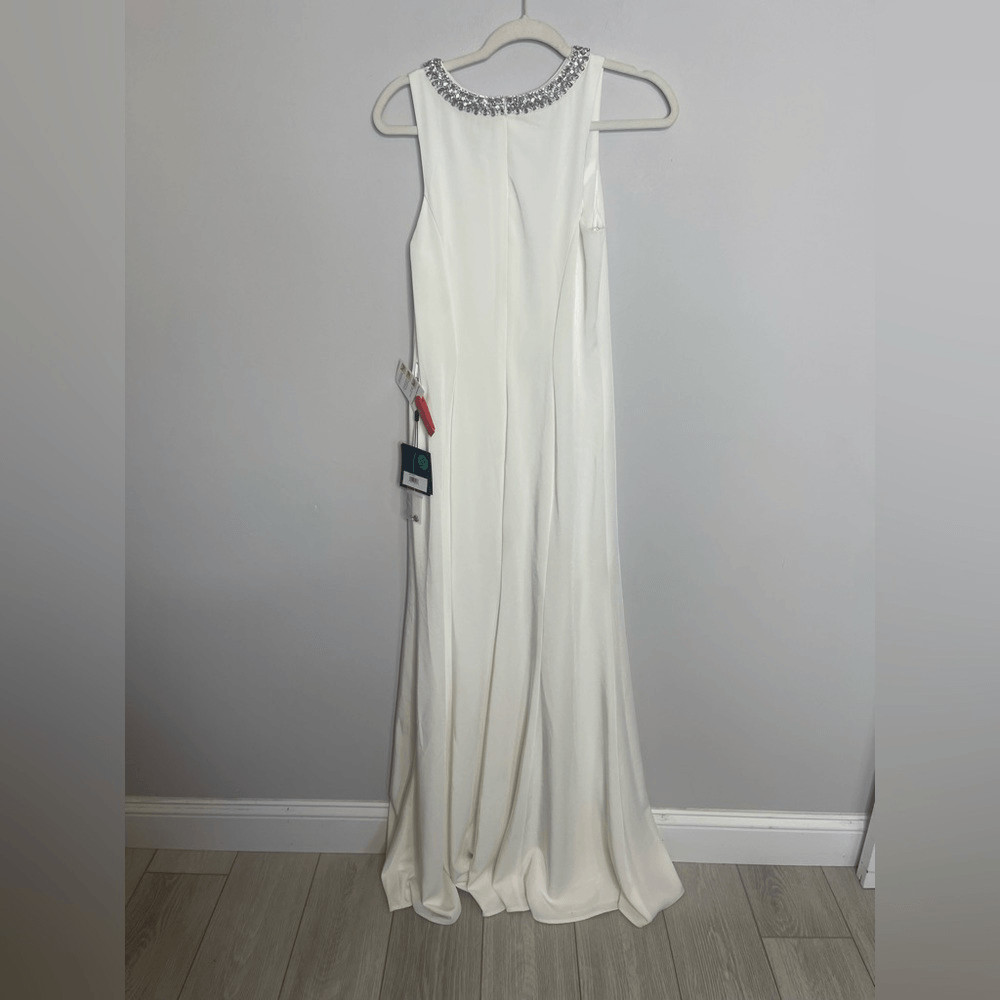 Mac Duggal leena NEW White Embellished Neck Sleeveless Crepe Dress Gown