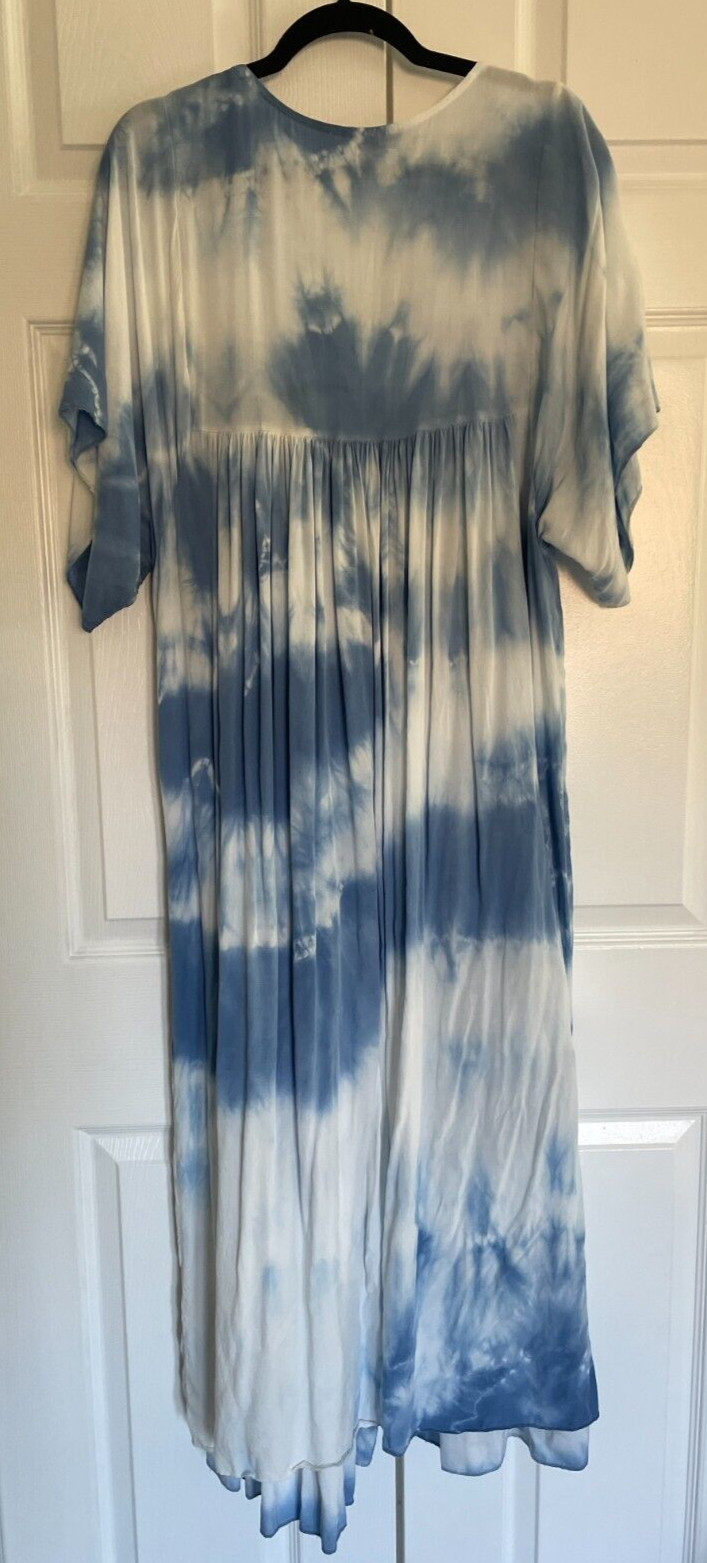 $78 Venti6 Casual Blue Tie Dye V-Neck Kaftan Dress for Beach, Travel-Size Small