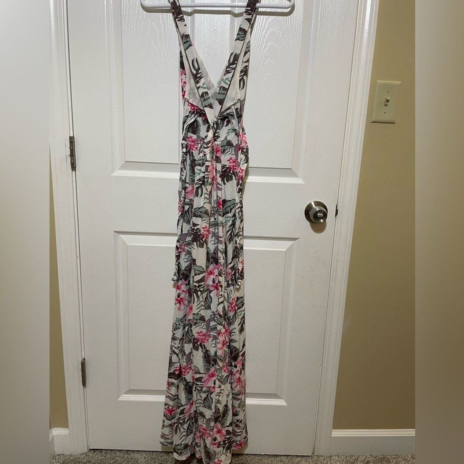 🎉Host Pick 🎉Sim & Sam’s Floral Tropical V-Neck Maxi Dress Cross Strap Size S