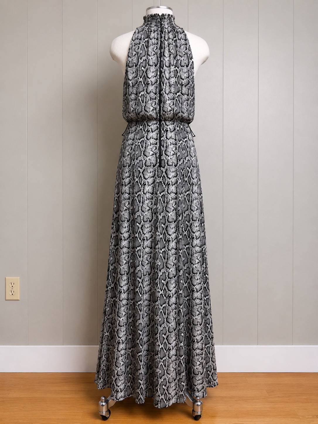 Alice + Olivia Snake Print Halter Maxi Dress Mock Neck Size 4