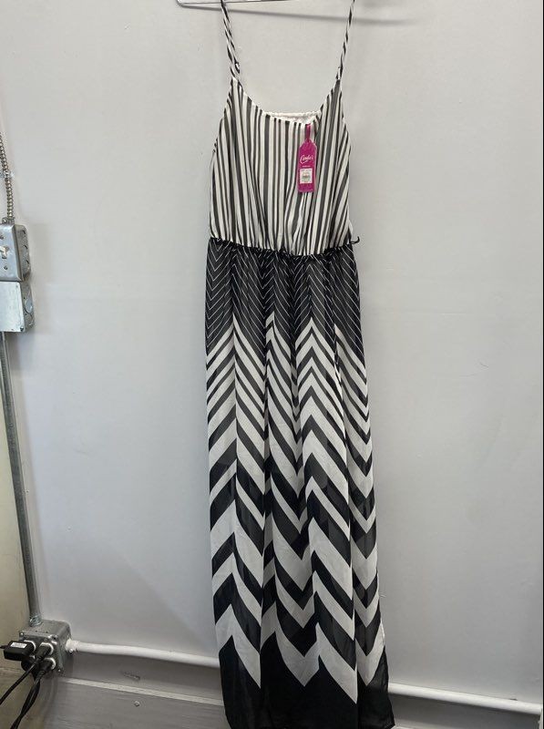 Candie’s Women’s Black White Chevron Stripe Blouson Maxi Dress Sz M NWT