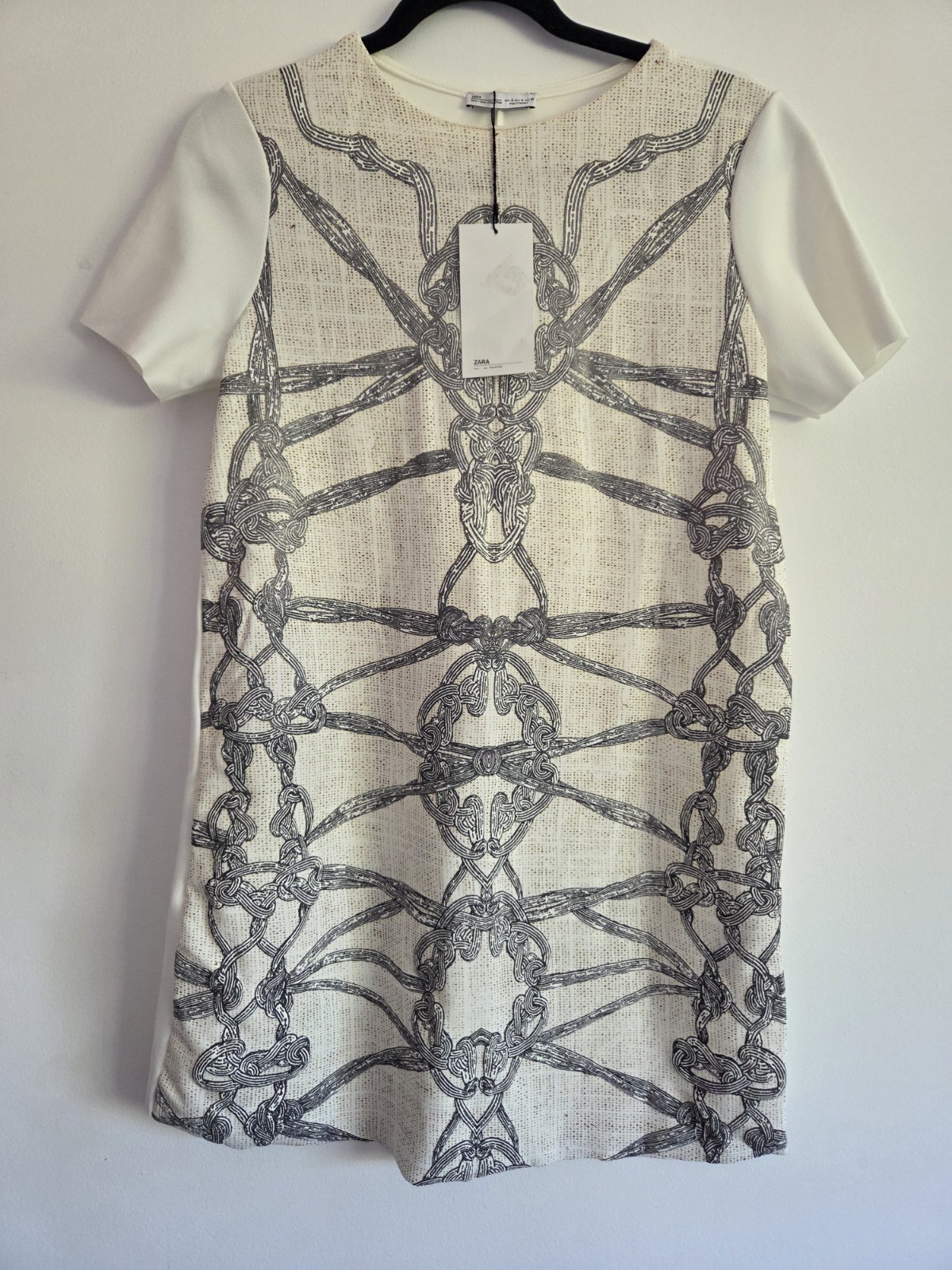 ZARA Women’s White/Grey Geometric Graphic Print Shift Dress, Short Sleeve S