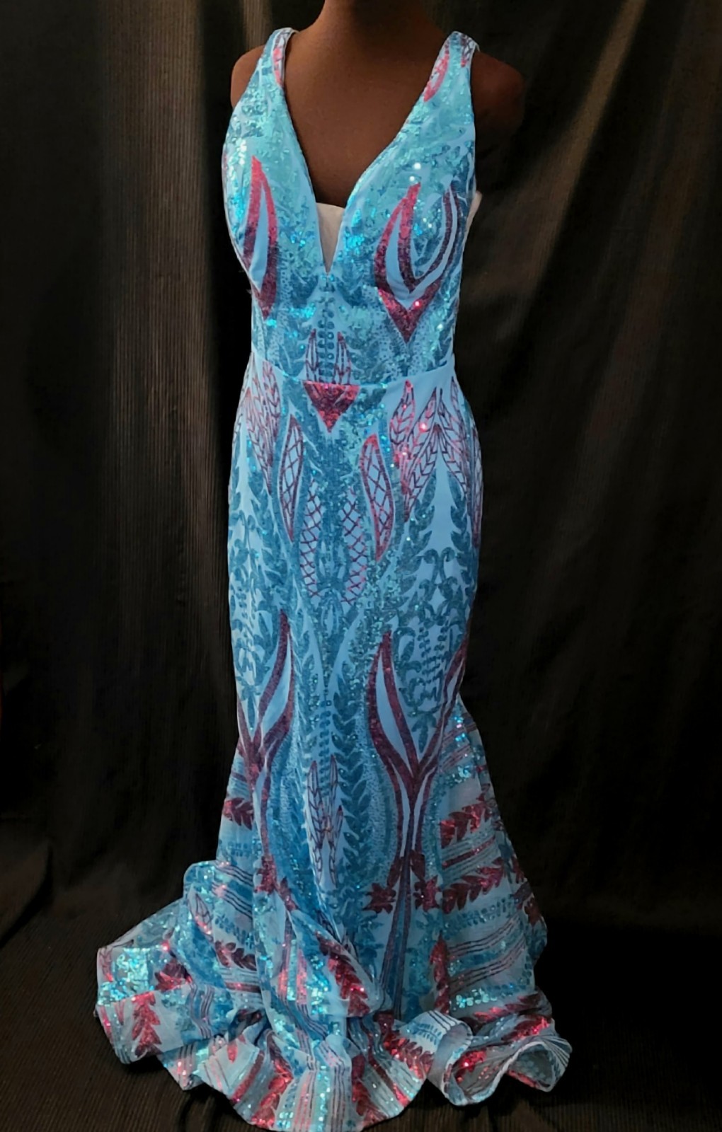 MSRP $669 NWOT Sz 14 Irridecent Turquoise Sequin Plunge V-Neck Evening Gown