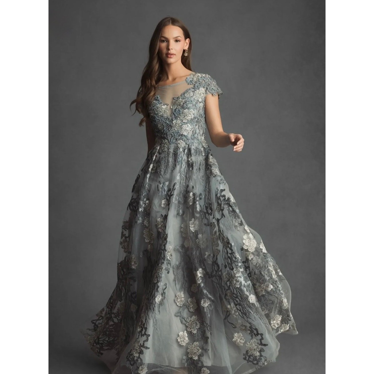 Mac Duggal Women’s Seamist Floral Embroidered Short Sleeve Gown Size 14 NWT