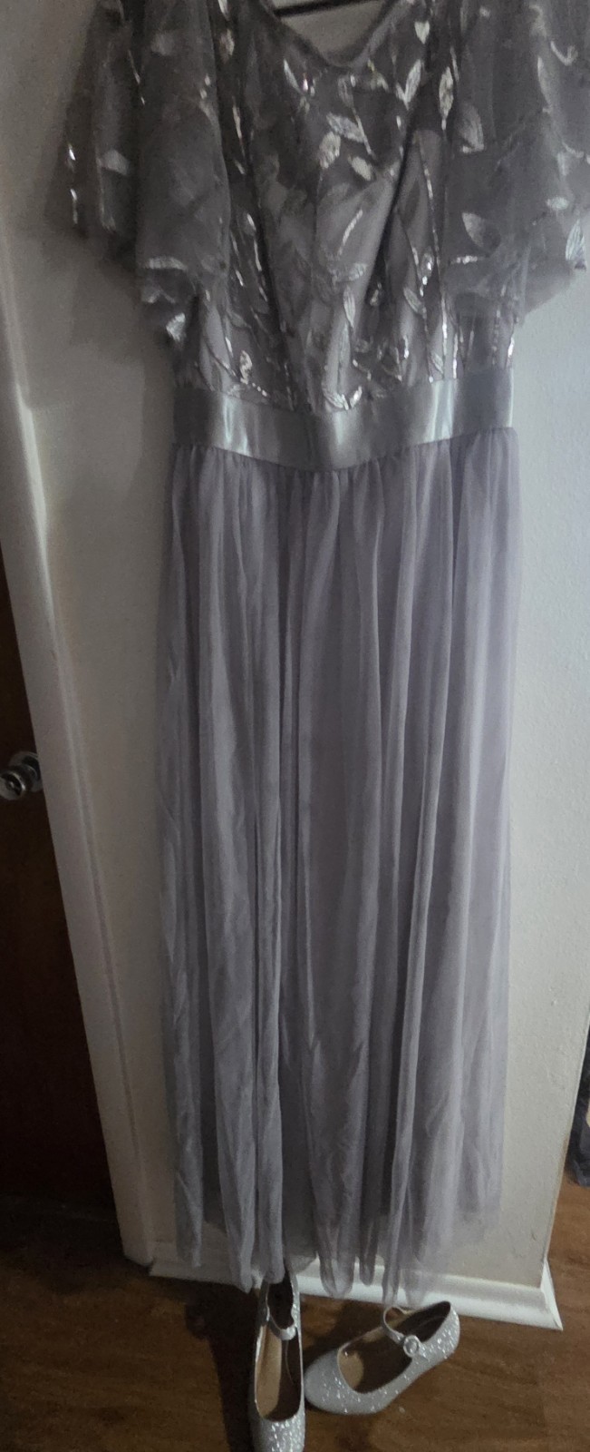 Gray Sequin V-Neck Flutter Short Sleeve Tulle Lined Zip Maxi Dress S