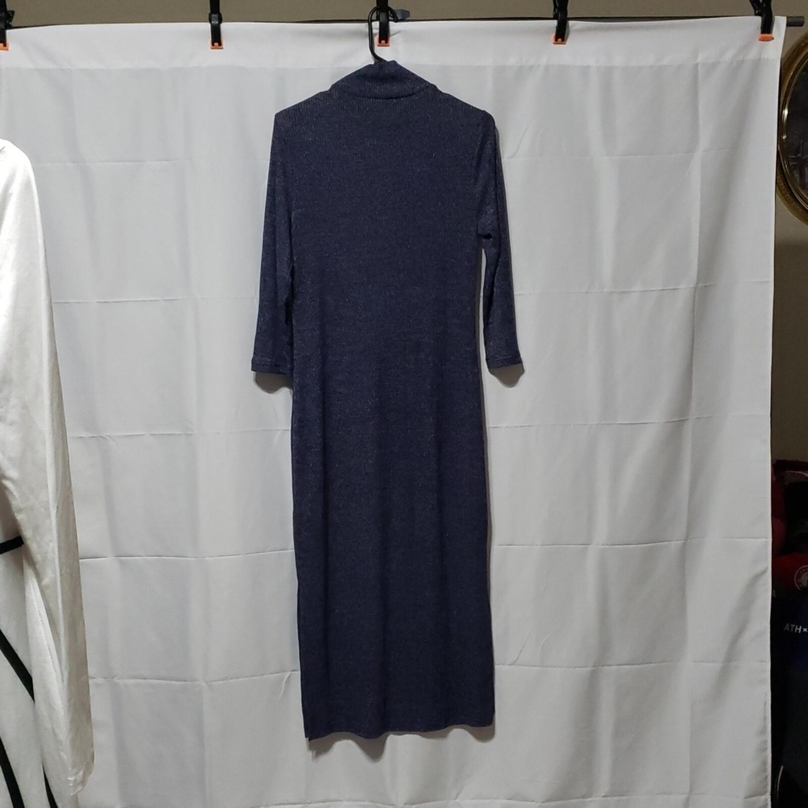 Banana Republic LuxeSpun Turtleneck Dress in Navy Blue. Size: Medium