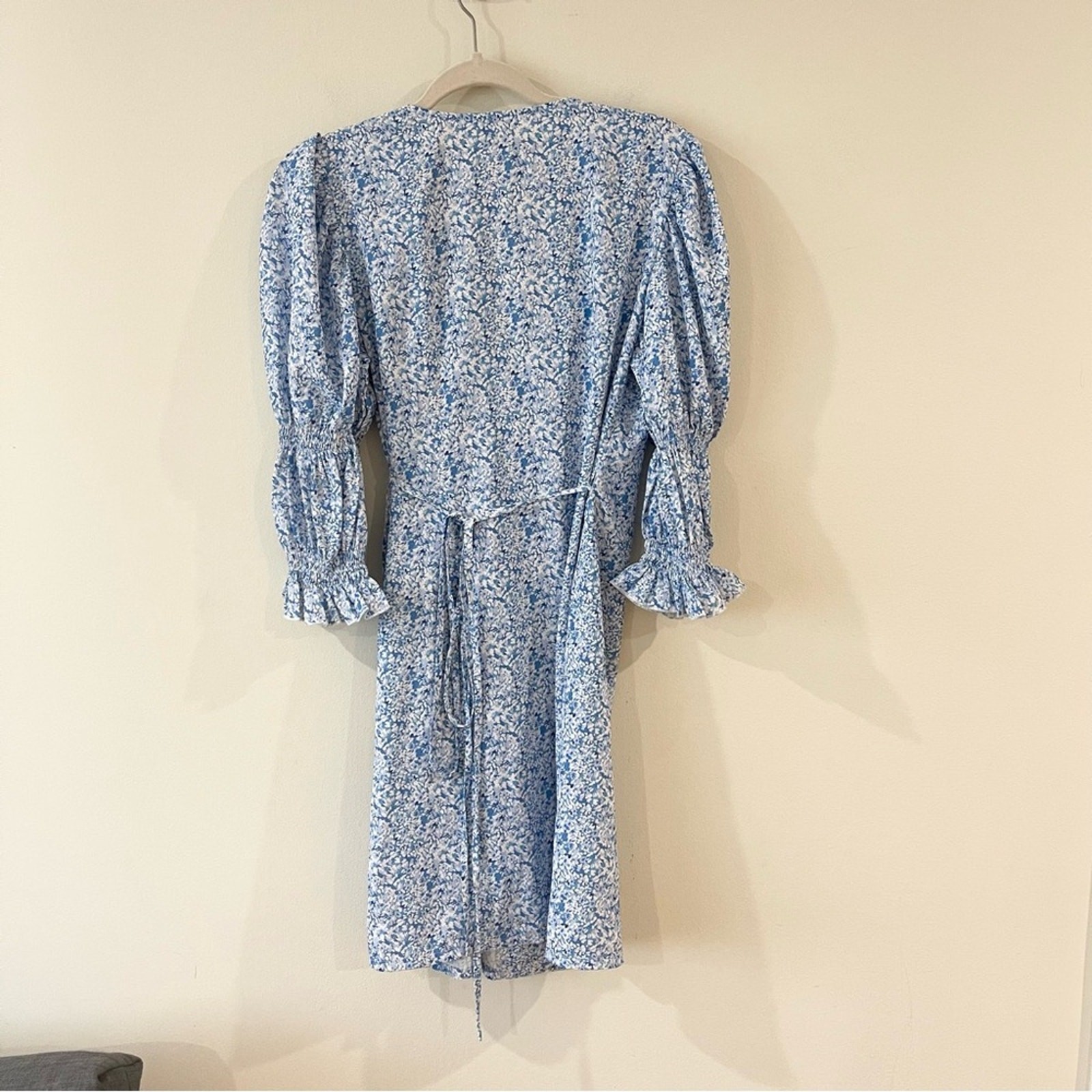 Spring Time in Brooklyn Floral Blue Wrap Mini Dress Silk Blend Woman’s size S