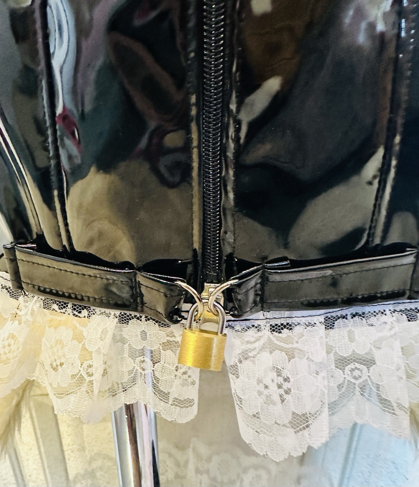 Misfitz blk PVC & lace padlock lockable sissy Maids hobble dress. SIZE 20. CD
