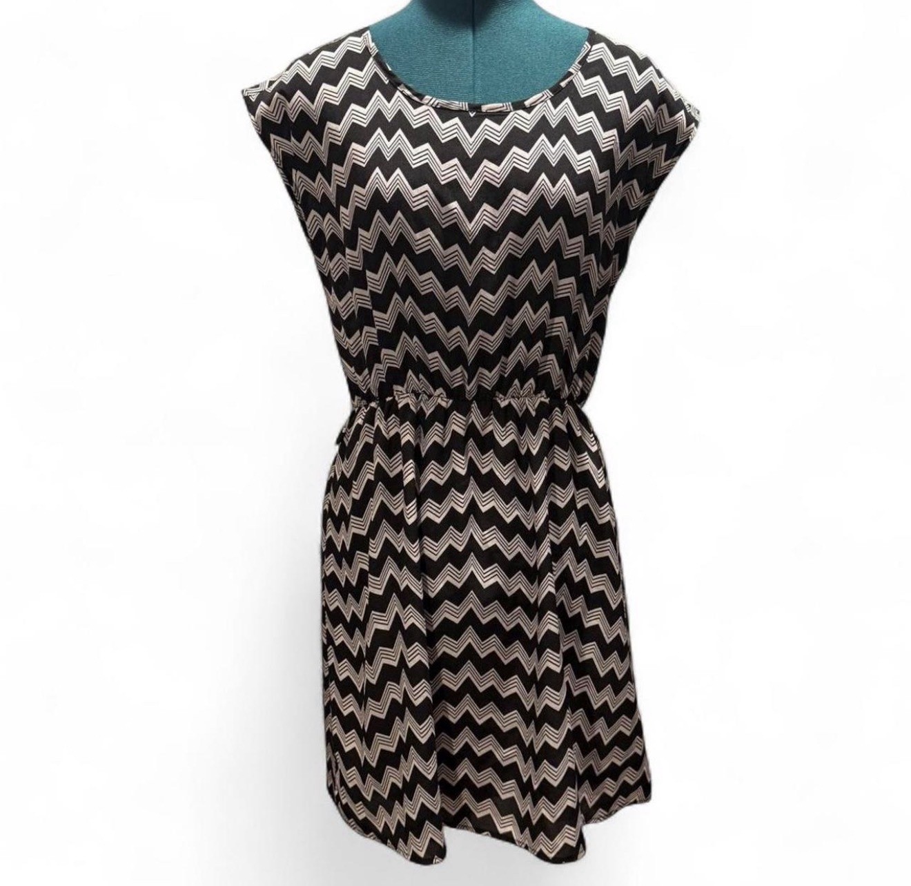 M Women’s Black White Chevron Round Neck Sleeveless Shift Short Dress M